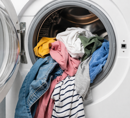 👕 Cum să usuci hainele rapid în apartament – soluția modernă fără balcon sau spațiu mare